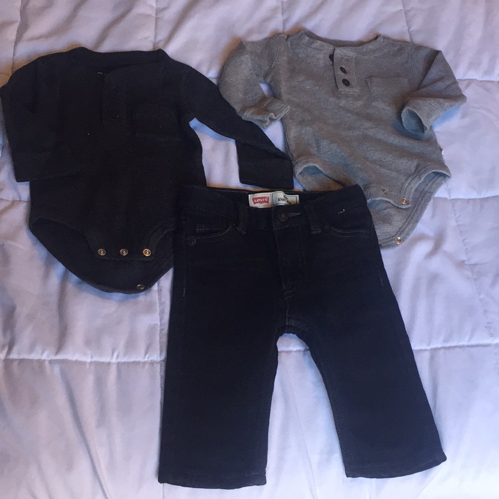 2 Long sleeve Onsies and Levi Jeans!